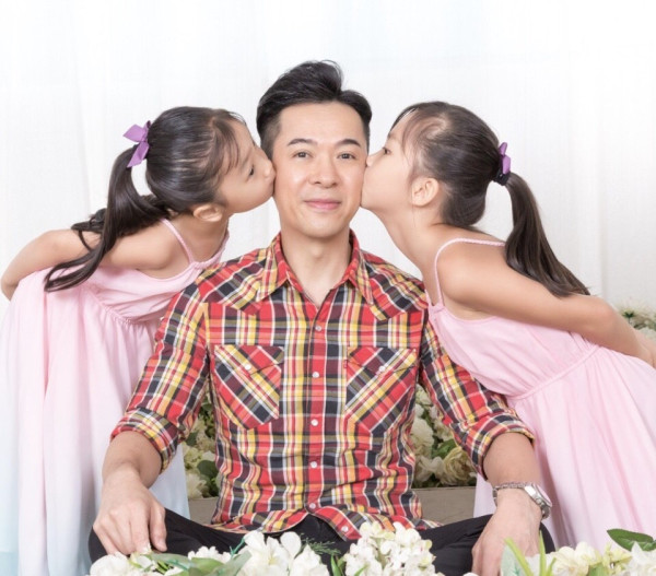 郭政鴻與兩女兒合照（圖片來源：微博@郭政鴻）