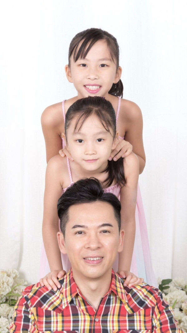 郭政鴻與兩女兒合照（圖片來源：微博@郭政鴻）