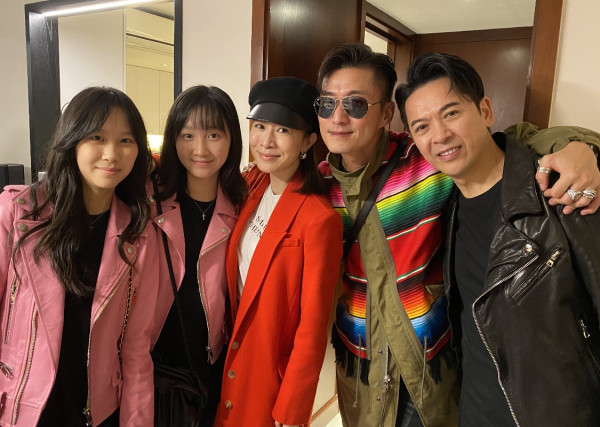 郭政鴻與兩女兒合照（圖片來源：微博@郭政鴻）