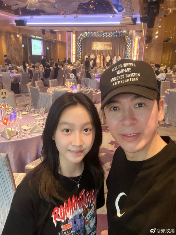 郭政鴻與兩女兒合照（圖片來源：微博@郭政鴻）