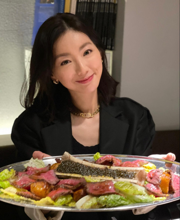 前新聞主播周嘉儀百萬愛馬仕手袋櫃極震撼 半山豪宅內貌曝光！落地窗睇無敵海景