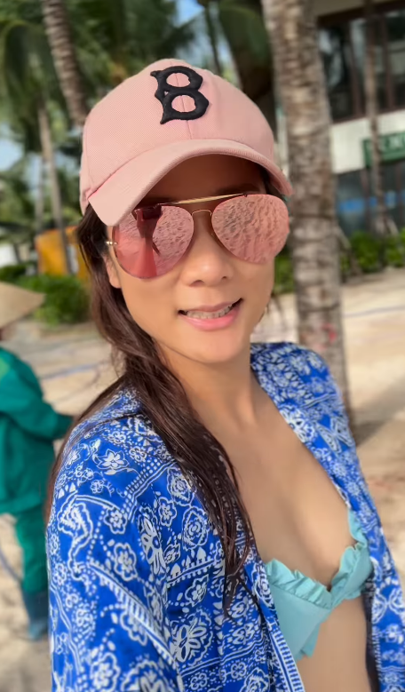 前港姐冠軍一家使2萬遊富國島！兩女之母比堅尼大解放曬零贅肉身材 