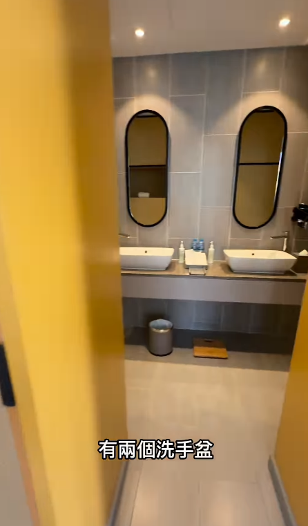 前港姐冠軍一家使2萬遊富國島！兩女之母比堅尼大解放曬零贅肉身材 