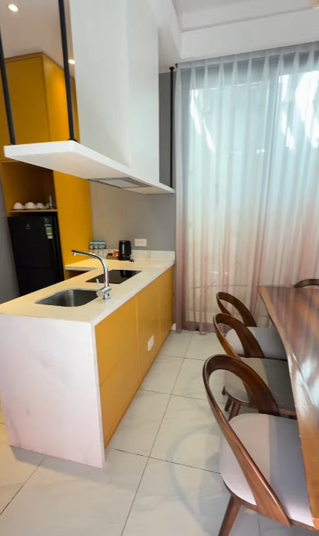 前港姐冠軍一家使2萬遊富國島！兩女之母比堅尼大解放曬零贅肉身材 