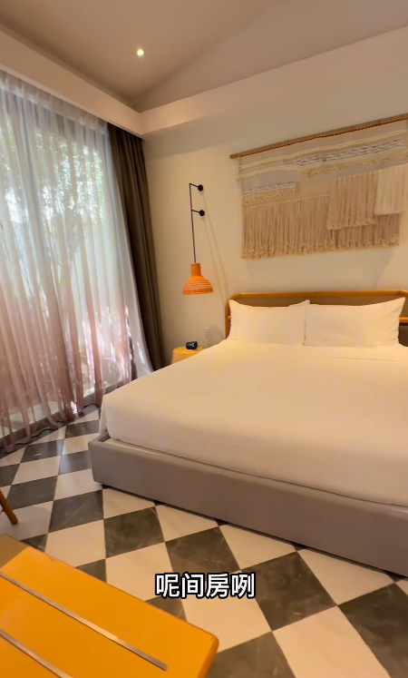 前港姐冠軍一家使2萬遊富國島！兩女之母比堅尼大解放曬零贅肉身材 