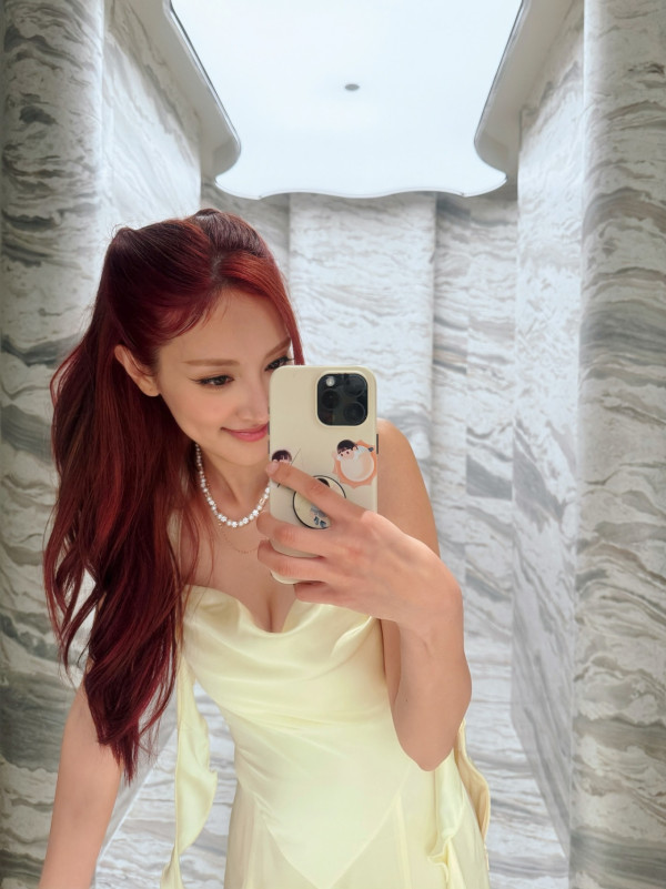 陳凱琳罕有做婚禮司儀太性感搶鏡過新娘 彎腰俯身驚見4吋深長事業線驚艷全場