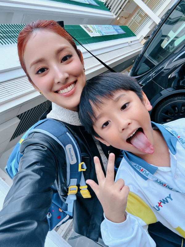 陳凱琳罕有做婚禮司儀太性感搶鏡過新娘 彎腰俯身驚見4吋深長事業線驚艷全場