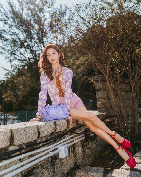 陳凱琳罕有做婚禮司儀太性感搶鏡過新娘 彎腰俯身驚見4吋深長事業線驚艷全場