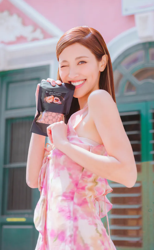 陳凱琳鄭嘉穎市郊複式豪宅曝光！奢華旋轉樓梯超氣派 一擺設竟被嘲太自戀？