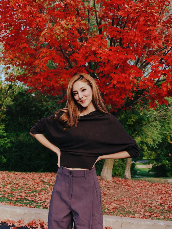 陳凱琳罕有做婚禮司儀太性感搶鏡過新娘 彎腰俯身驚見4吋深長事業線驚艷全場