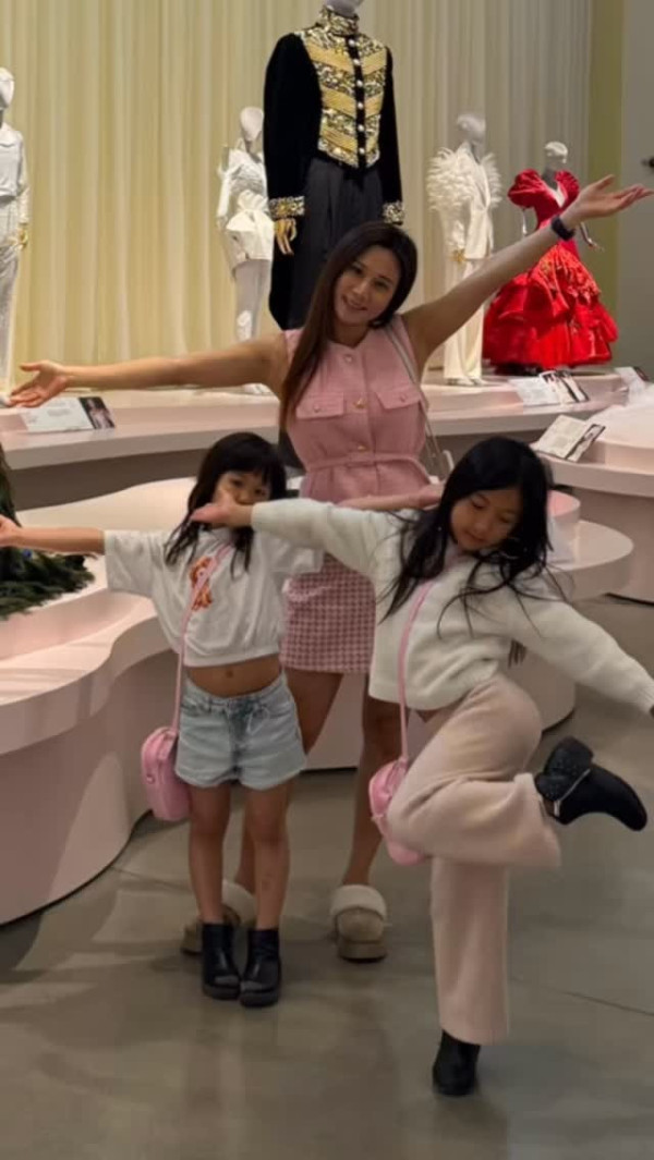 前港姐冠軍一家使2萬遊富國島！兩女之母比堅尼大解放曬零贅肉身材 