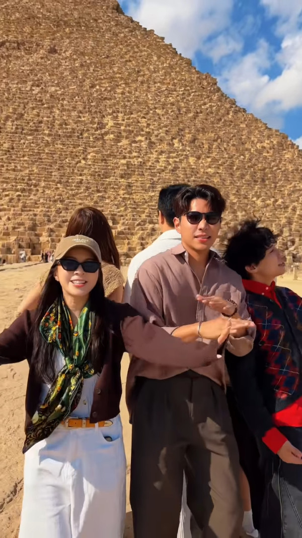 羅天宇孖陳懿德高調放閃蜜遊埃及洩蜜 一舉動被指太過刻意惹網民熱議