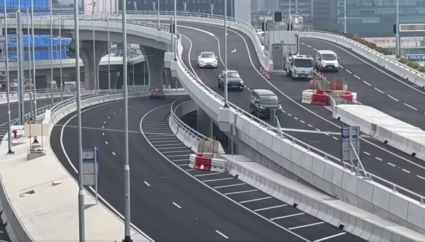 的士司機深夜車內忘我「郁動」 19秒極限手速片瘋傳 目擊者大爆後續更離譜【有片】