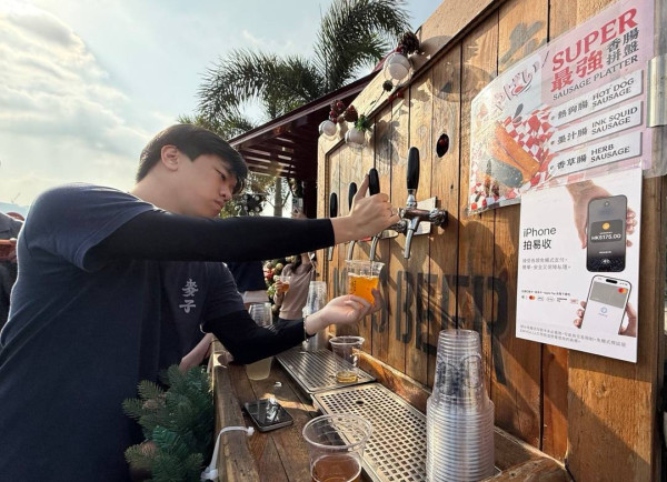 【直擊】iPhone 拍易收香港落地 1010 助企業 15 分鐘開通 商戶：「拎部電話即收錢」