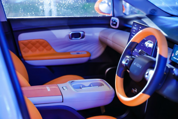 細車仔變身「1.8 米大床」？$14.2 萬起 AION UT 正式抵港！續航 500km + 無線 CarPlay 超抵玩