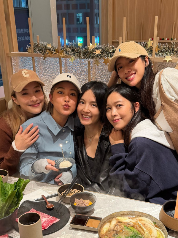 蔡思貝陳瀅閨蜜團「六缺一」難得合體 唯獨欠一位好姊妹惹猜測：好可惜…