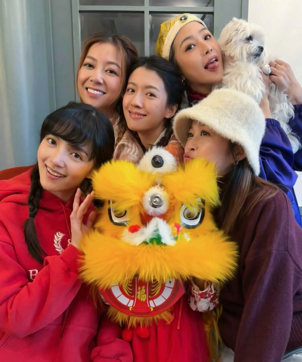 蔡思貝陳瀅閨蜜團「六缺一」難得合體 唯獨欠一位好姊妹惹猜測：好可惜…