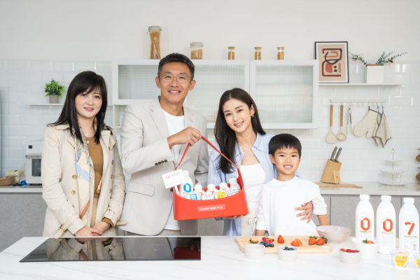 卡士乳酪推出全新產品「芒芒椰椰」 岑麗香攜大仔Jacob首次母子檔上陣拍攝支持