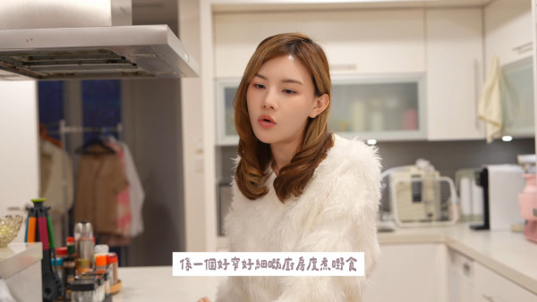 五索首度公開山頂豪宅10間房極震撼 豪設頂層室內樹屋！沙發3米咁長竟然唔係坐？