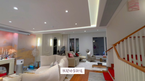 五索首度公開山頂豪宅10間房極震撼 豪設頂層室內樹屋！沙發3米咁長竟然唔係坐？
