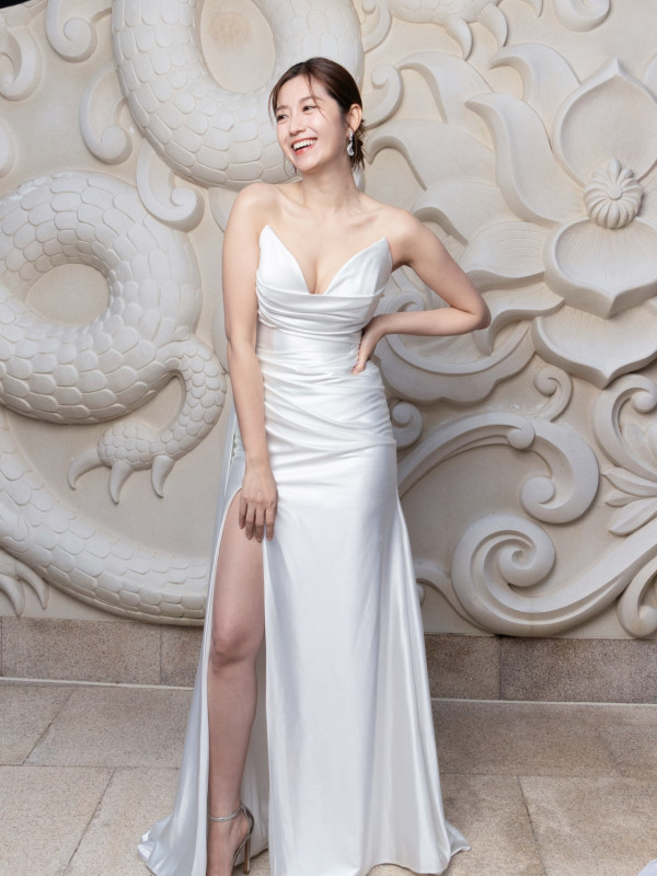 陳自瑤超高衩谷胸性感晚裝火力全開！晒深溝春光若隱若現獲激讚：人妻天花板