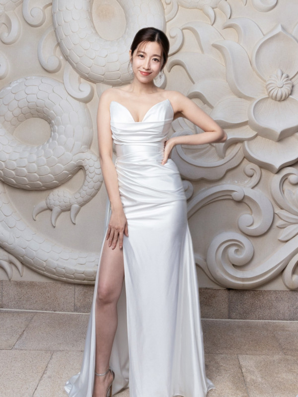 陳自瑤超高衩谷胸性感晚裝火力全開！晒深溝春光若隱若現獲激讚：人妻天花板