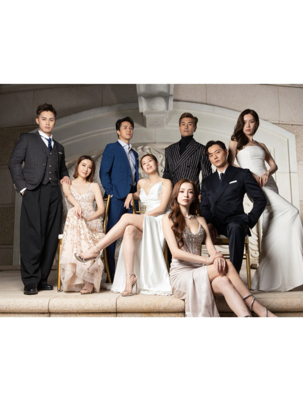 陳自瑤超高衩谷胸性感晚裝火力全開！晒深溝春光若隱若現獲激讚：人妻天花板