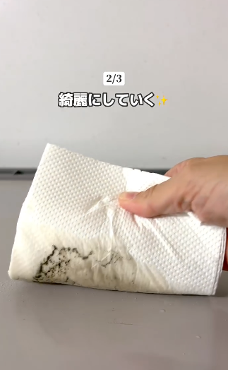 雪櫃/書櫃頂積塵點清潔？$12店「防污膠膜」隱藏用法：一撕即用免刷洗