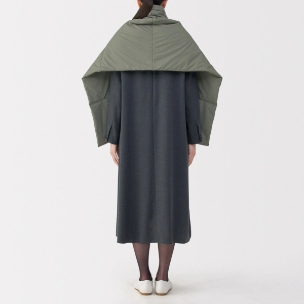 旅行好貨唔出口？日本MUJI獨家披肩防水發熱秒變枕頭 網民期待香港幾時有？ 