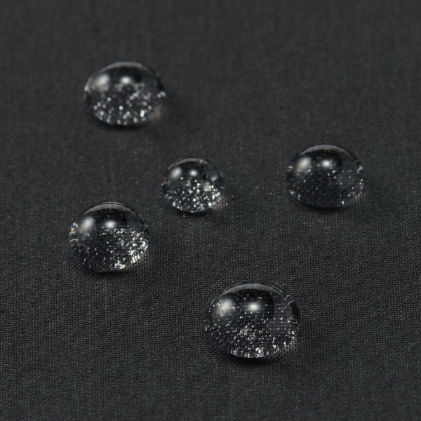 旅行好貨唔出口？日本MUJI獨家披肩防水發熱秒變枕頭 網民期待香港幾時有？ 