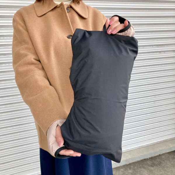 旅行好貨唔出口？日本MUJI獨家披肩防水發熱秒變枕頭 網民期待香港幾時有？ 