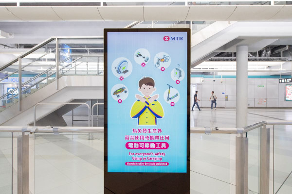 的士司機深夜車內忘我「郁動」 19秒極限手速片瘋傳 目擊者大爆後續更離譜【有片】