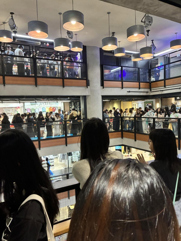 Animate旺角店開幕引龍頭排足5個鐘！人龍逼爆T.O.P.排出彌敦道　網民：3點排到8點先入得！