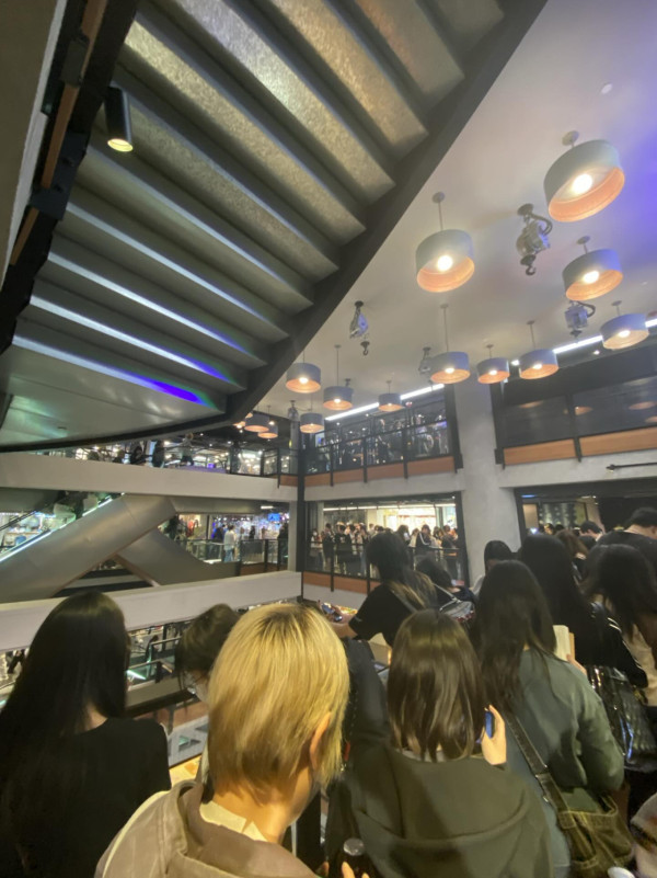 Animate旺角店開幕引龍頭排足5個鐘！人龍逼爆T.O.P.排出彌敦道　網民：3點排到8點先入得！