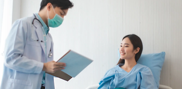 父母60歲買醫保＝倒錢落海？保費供到80歲貴幾倍 網民嘆：唔買排公立等到死