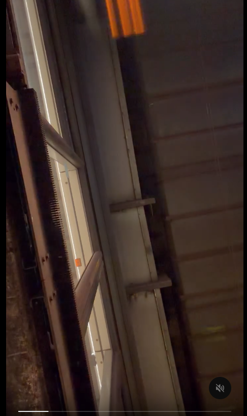 港男遭乘客撞飛手機墮路軌 1招拍下高速極罕畫面 網民驚嘆夢幻視角