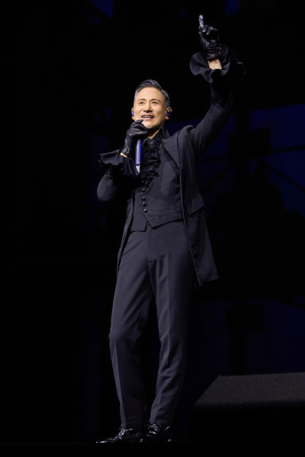 歌神歸位！《張學友60+巡迴演唱會香港終章》紅館開鑼：刷新紀錄再現「一字馬」神技