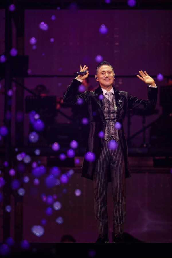 歌神歸位！《張學友60+巡迴演唱會香港終章》紅館開鑼：刷新紀錄再現「一字馬」神技