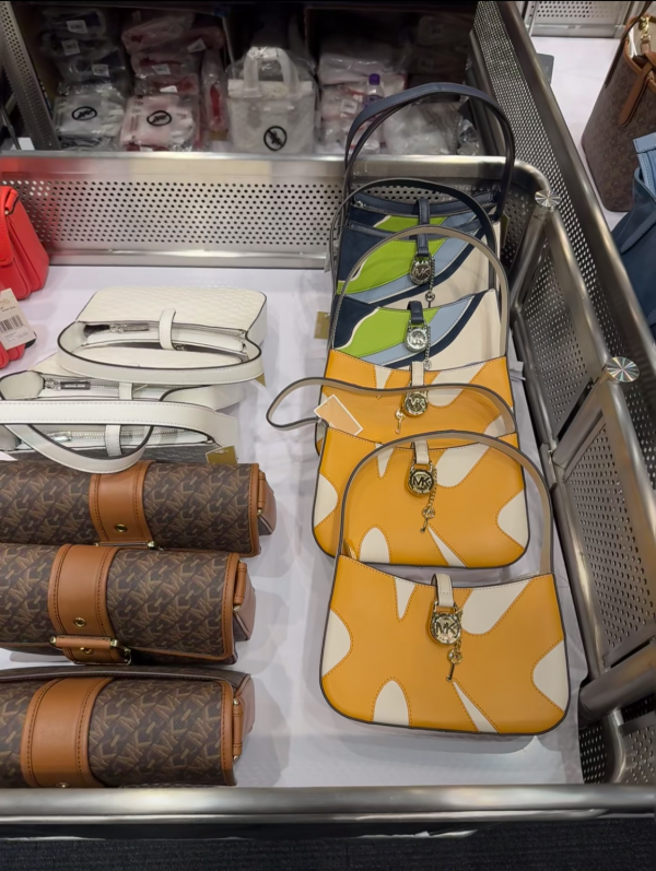 MICHAEL KORS銅鑼灣開倉低至2折！限時優惠！$200起買手袋/銀包/卡套/女裝