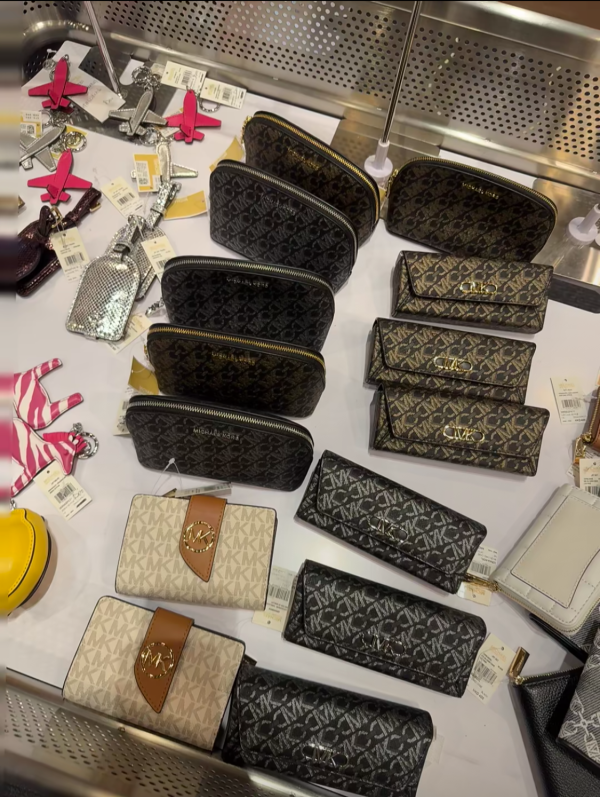 MICHAEL KORS銅鑼灣開倉低至2折！限時優惠！$200起買手袋/銀包/卡套/女裝