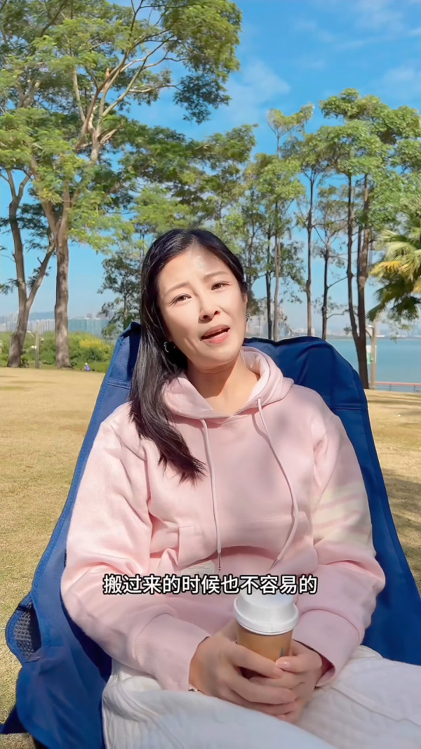 洪天明周家蔚宣布舉家移居深圳 一家四口告別大埔2000呎豪宅！兩公婆親自搬屋極盡艱辛