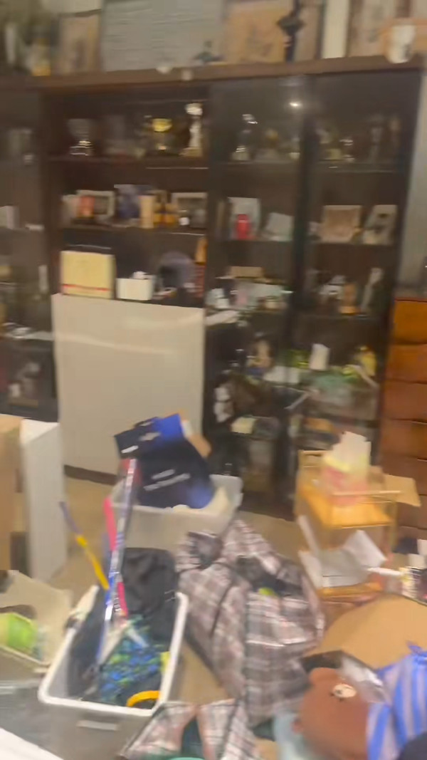 洪天明周家蔚宣布舉家移居深圳 一家四口告別大埔2000呎豪宅！兩公婆親自搬屋極盡艱辛