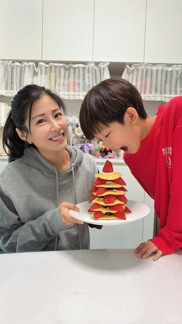 洪天明周家蔚宣布舉家移居深圳 一家四口告別大埔2000呎豪宅！兩公婆親自搬屋極盡艱辛