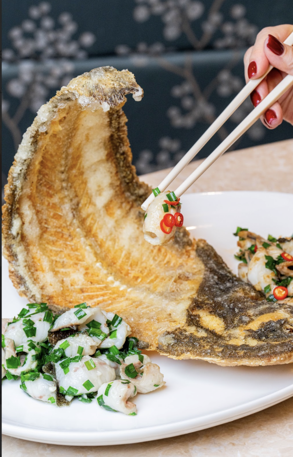 中環美食｜百年古蹟畢打行變身粵菜館！名廚陳思海坐鎮「中環飯店」　必食惹味砂鍋炒蟹＋爆膏溏心瀨尿蝦