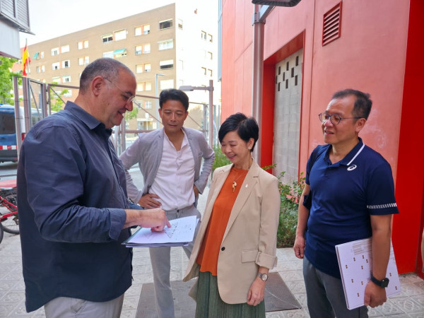 房屋局局長何永賢認為香港也可以考慮巴塞隆納及里斯本的簡化屋邨設計。圖片來源：IG@winnieho.sh