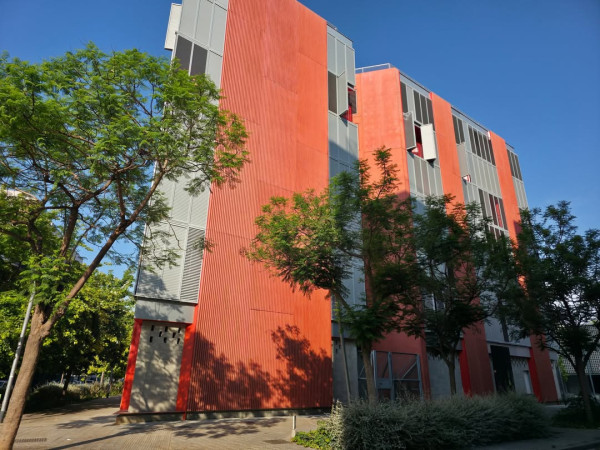 房屋局局長何永賢認為香港也可以考慮巴塞隆納及里斯本的簡化屋邨設計。圖片來源：IG@winnieho.sh