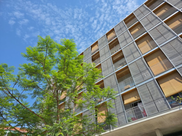 房屋局局長何永賢認為香港也可以考慮巴塞隆納及里斯本的簡化屋邨設計。圖片來源：IG@winnieho.sh