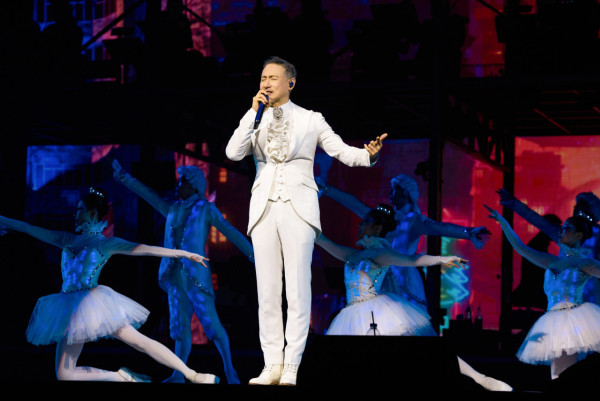 張學友香港演唱會2025｜張學友20場紅館舞台頭場開鑼 一字馬力證64歲寶刀未老