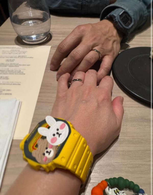 小儀無預警曬婚戒聖誕節宣佈封盤！10月突離巢商台原來為嫁人？