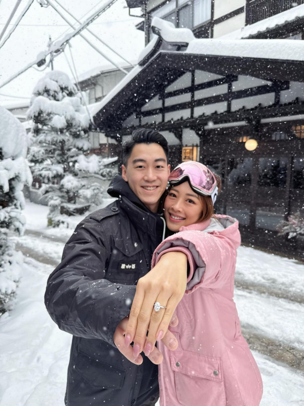 33歲港姐亞軍拍拖6年宣布結婚喜訊！雪地晒超巨型鑽戒閃爆：特別的聖誕